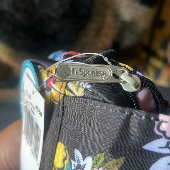 Lesportsac clutch Hawaii exclusive black floral NWT - Picture 8 of 9